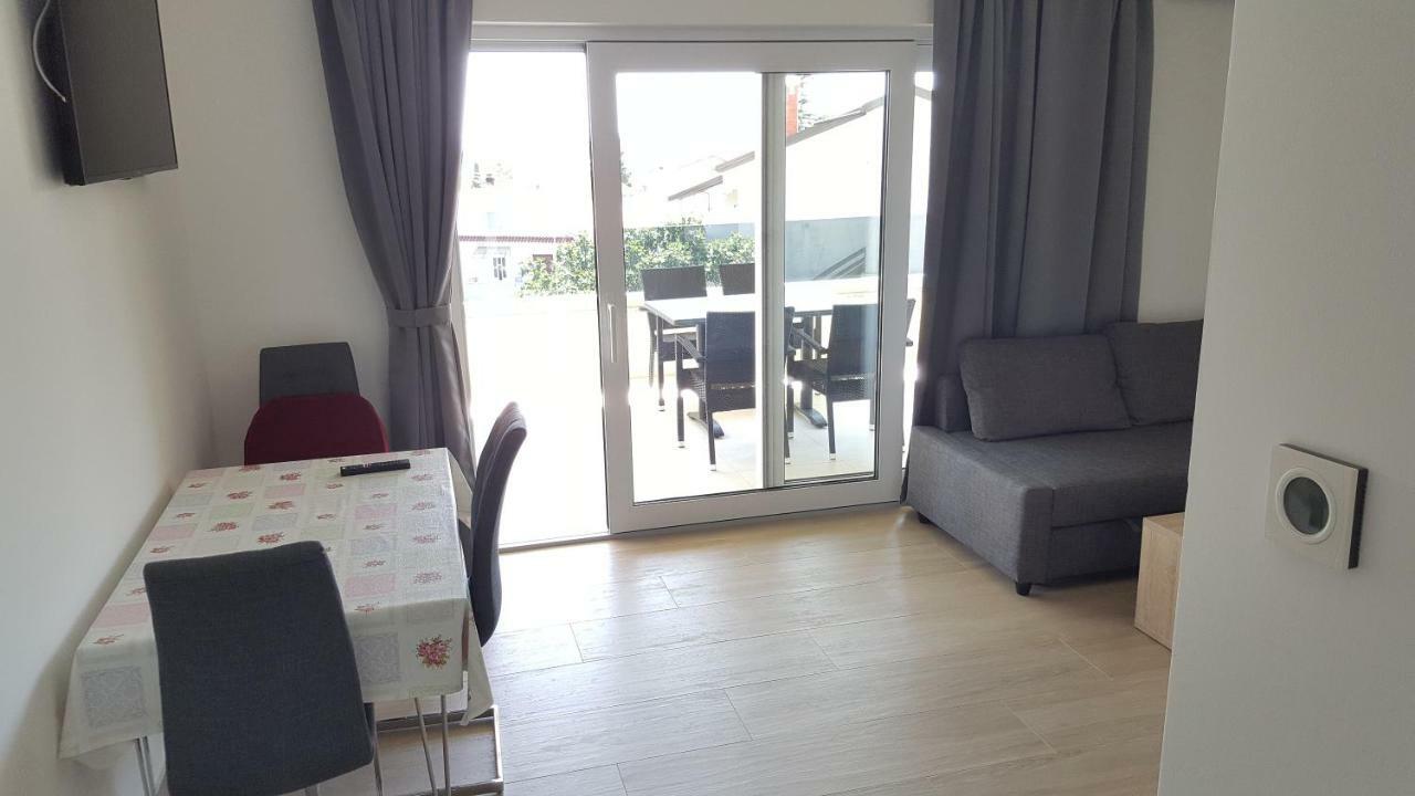 Apartmani Krajinovic Krk Town Exterior foto
