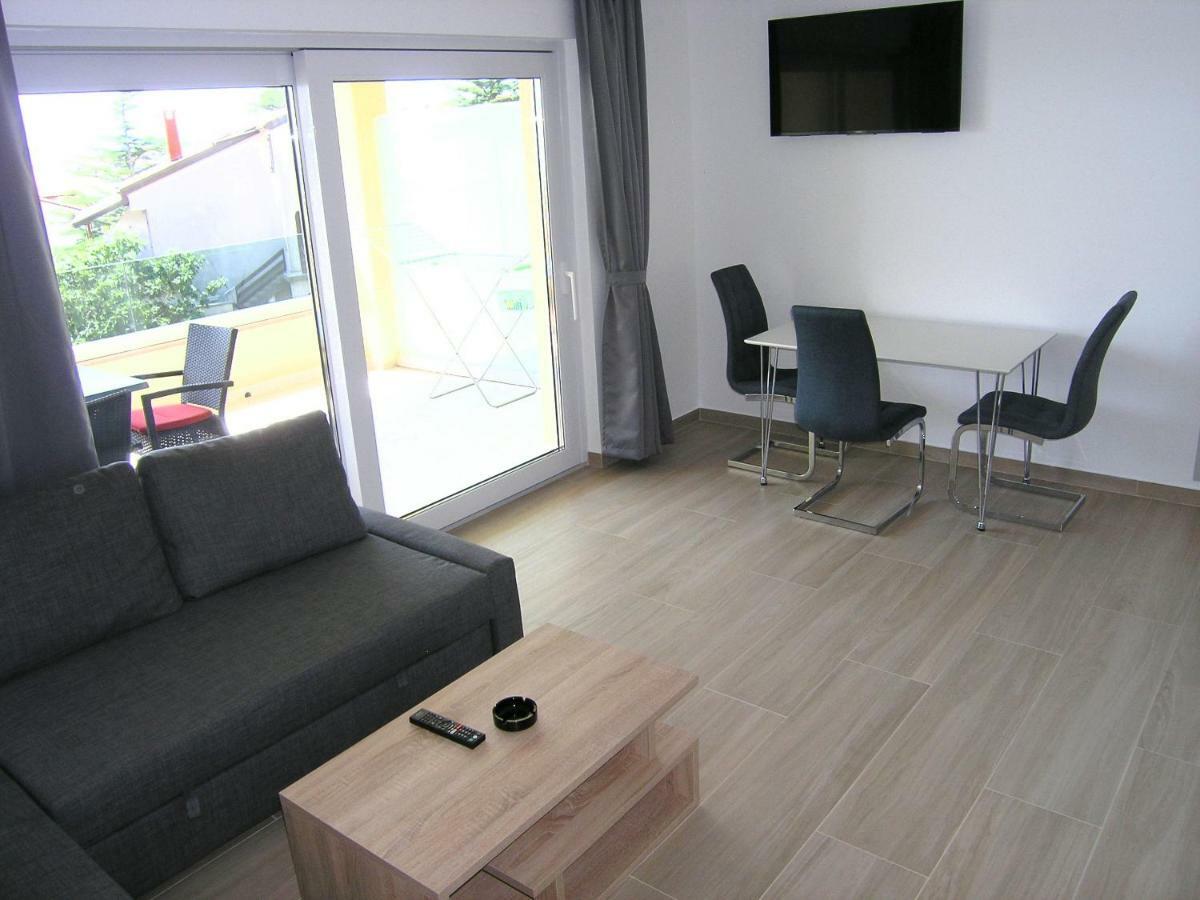 Apartmani Krajinovic Krk Town Exterior foto