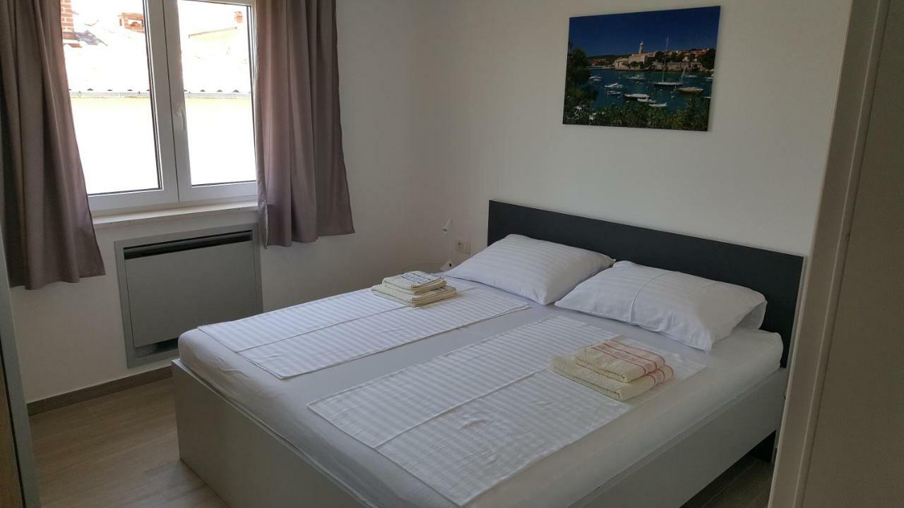 Apartmani Krajinovic Krk Town Exterior foto
